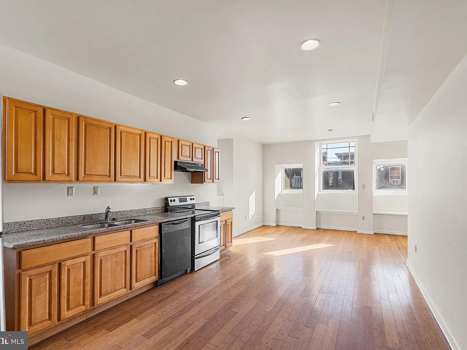 2 bed, 1.0 bath, 700 sqft, $1,150 — Photo 1