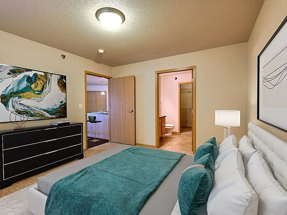 Fargo, ND East Bridge Apartments | Bedroom