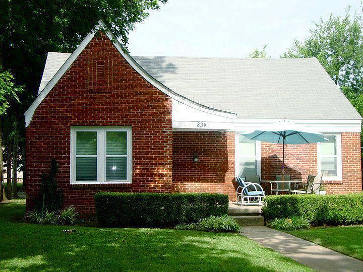 1st image of 834 College Ave