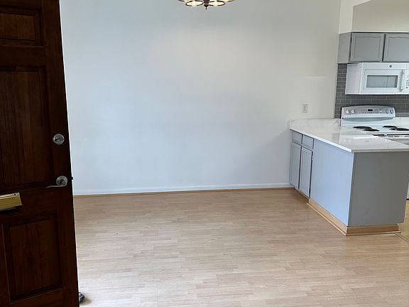 3rd image of 405 E Drake Rd #E2