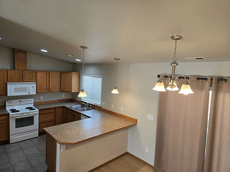 500 E Kristen Ave — Photo 6