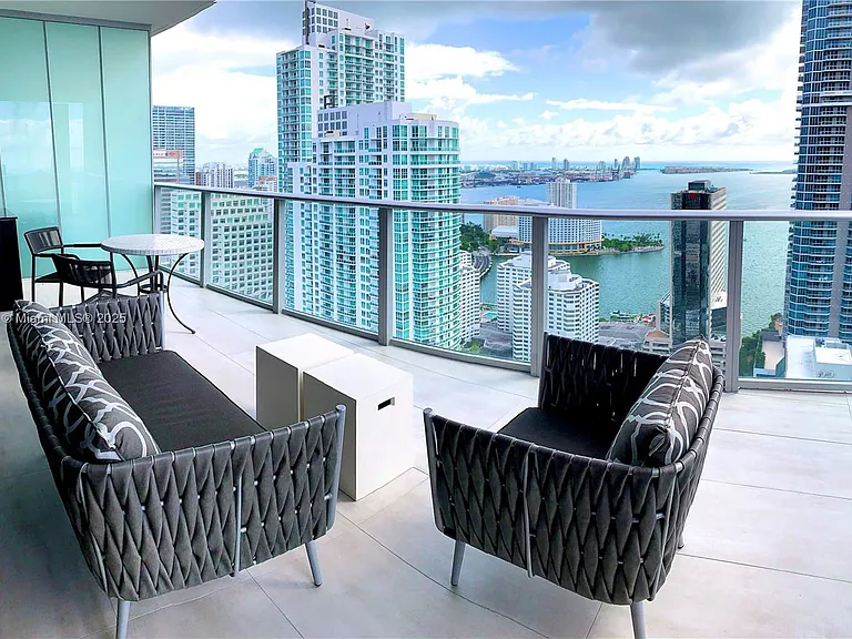 1010 Brickell Ave #4205 — Photo 1