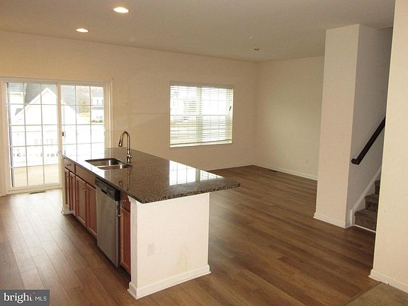 4th image of 122 Jenny Dr