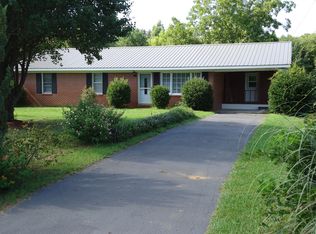 1003 N Watson Dr, Centre, AL 35960