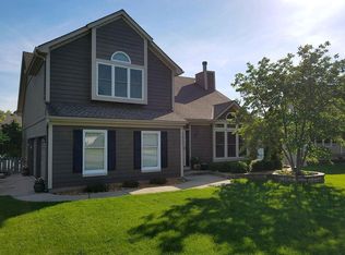 1028 NE Kenwood Ct, Lees Summit, MO 64064