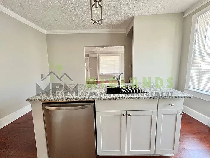 2326 Stark St #A — Photo 15
