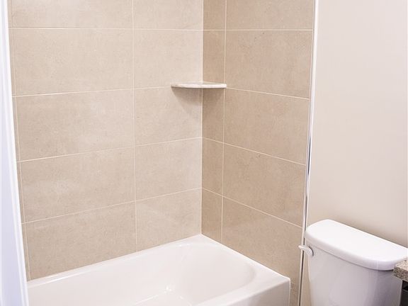 5th image of 165 McAdoo Ave #1