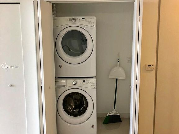 3rd image of 488 NE 18th St Unit 3406