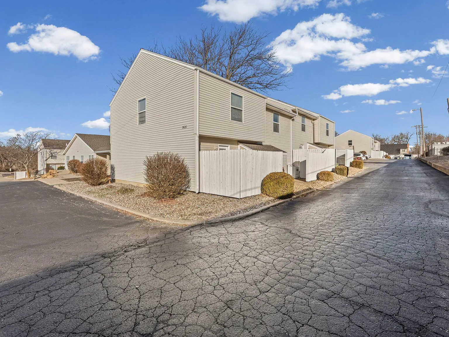 Capstone Townhomes — Photo 3