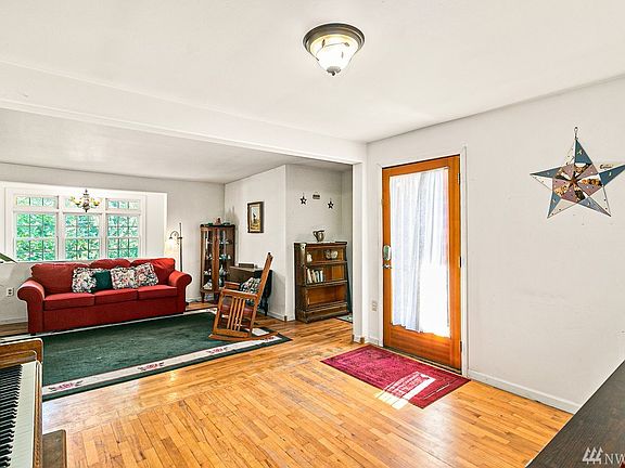 5th image of 1597 Eady Pl E