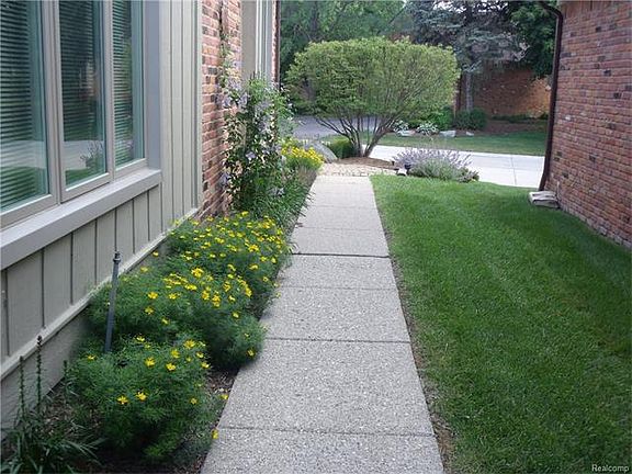 2nd image of 30640 Ramblewood Club Dr #1