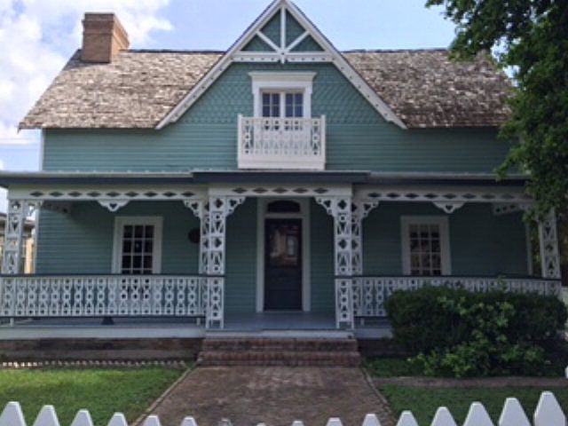 1st image of 623 E Saint Charles St