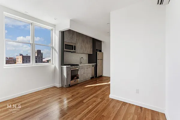 Rented by MNS | media 33