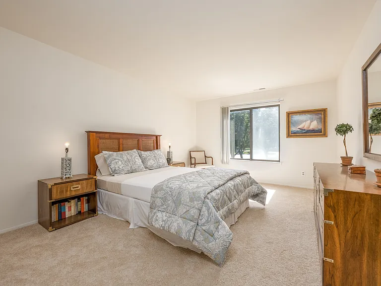 Green Hill Apartments — Photo 24