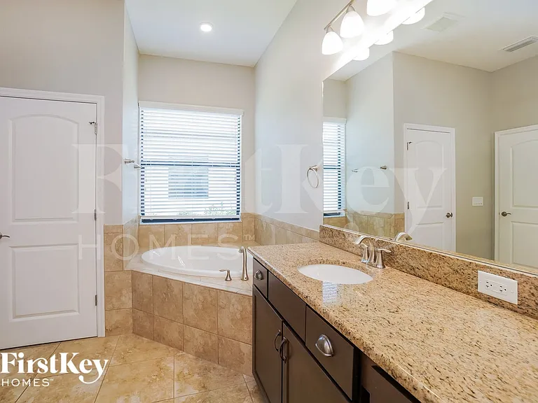 12414 Drakefield Dr — Photo 7