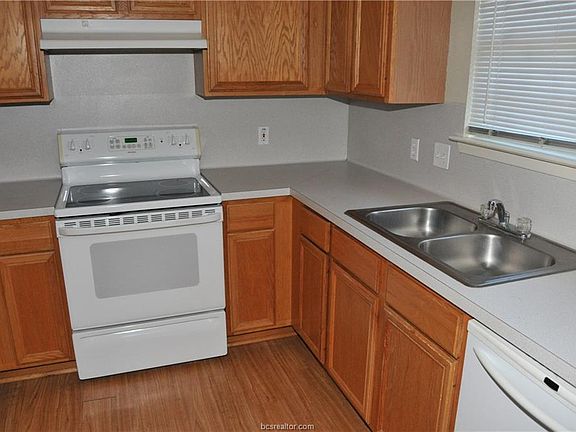 3rd image of 2409 Brittain Ct