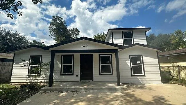 4 bed, 3.0 bath, 2060 sqft, $2,400 — Photo 3