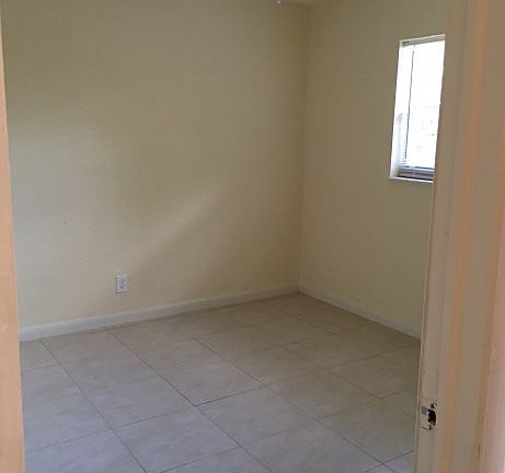 5th image of 2709 NW 15th St APT 1