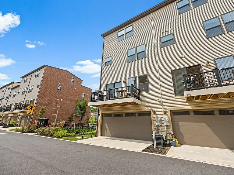 4737 Towne Park Rd — Photo 32