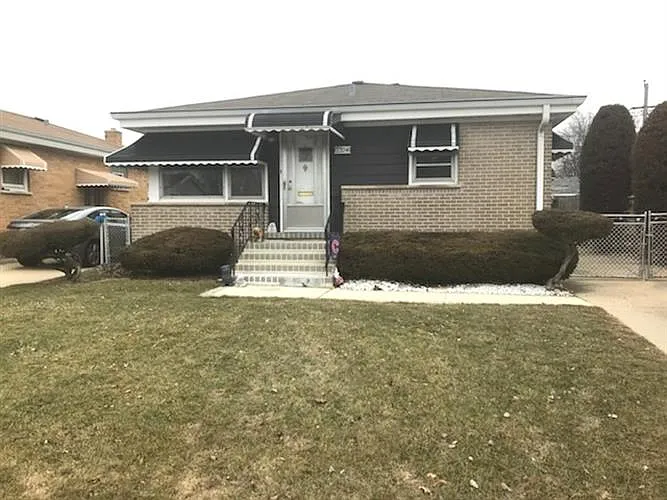 7704 W Winona St photo 1