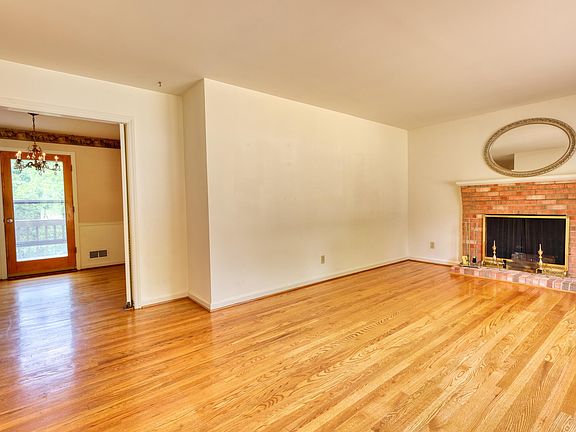 4th image of 5410 Warwood Dr