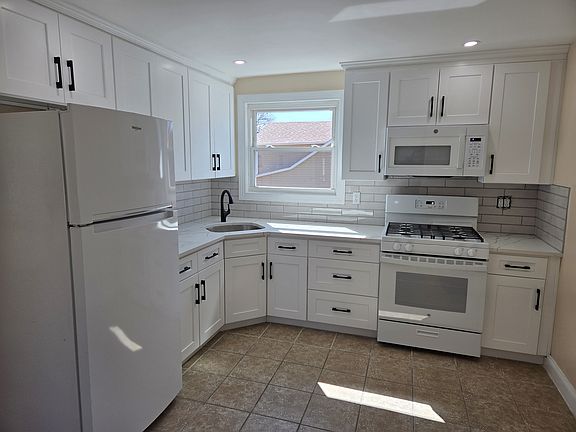 3rd image of 14 Chestnut St Floor 2
