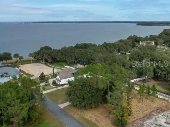 801 Oaks Shores Rd #18, Leesburg, FL 34748