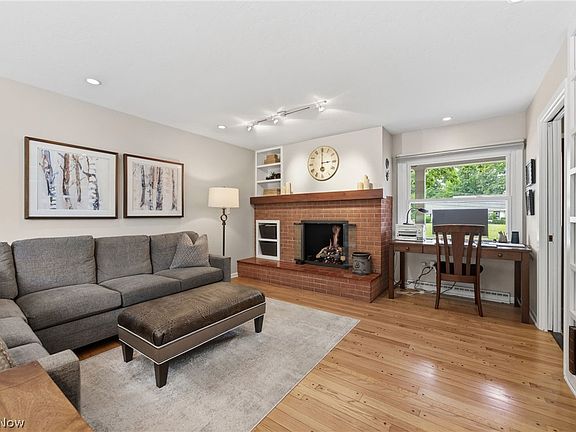 3rd image of 6848 Rosemont Dr