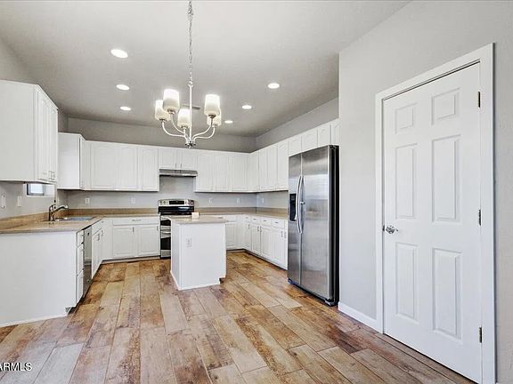 5th image of 1094 E Coyote Creek Way