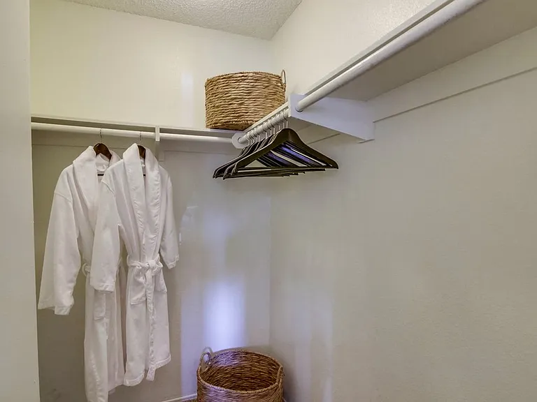 Shasta Lane Apartments — Photo 11