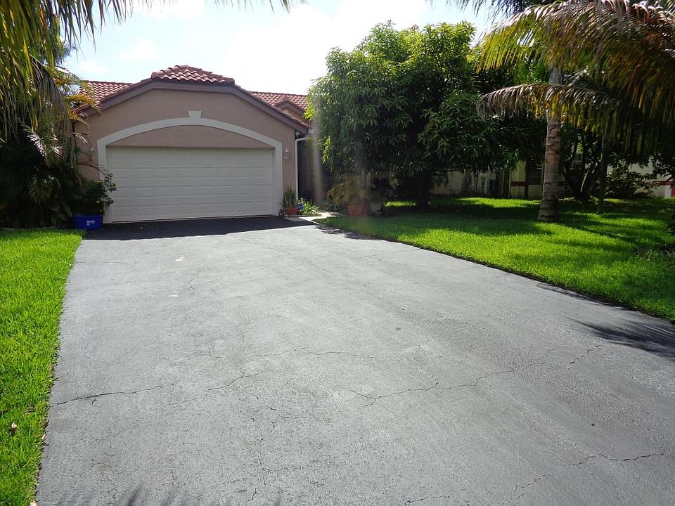 1st image of 1070 New Parkview Pl