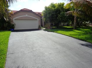 1070 New Parkview Pl, Haverhill, FL 33417