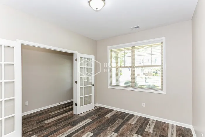 319 Lanier Ct — Photo 13