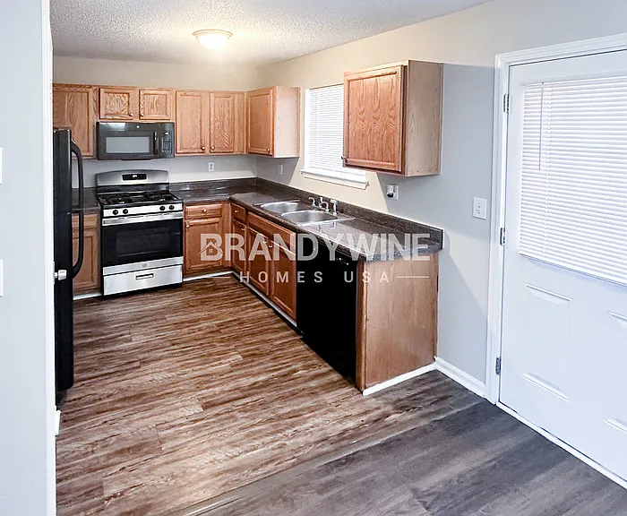 4599 White Rd — Photo 10