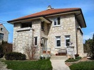5664 N Shore Dr, Whitefish Bay, WI 53217