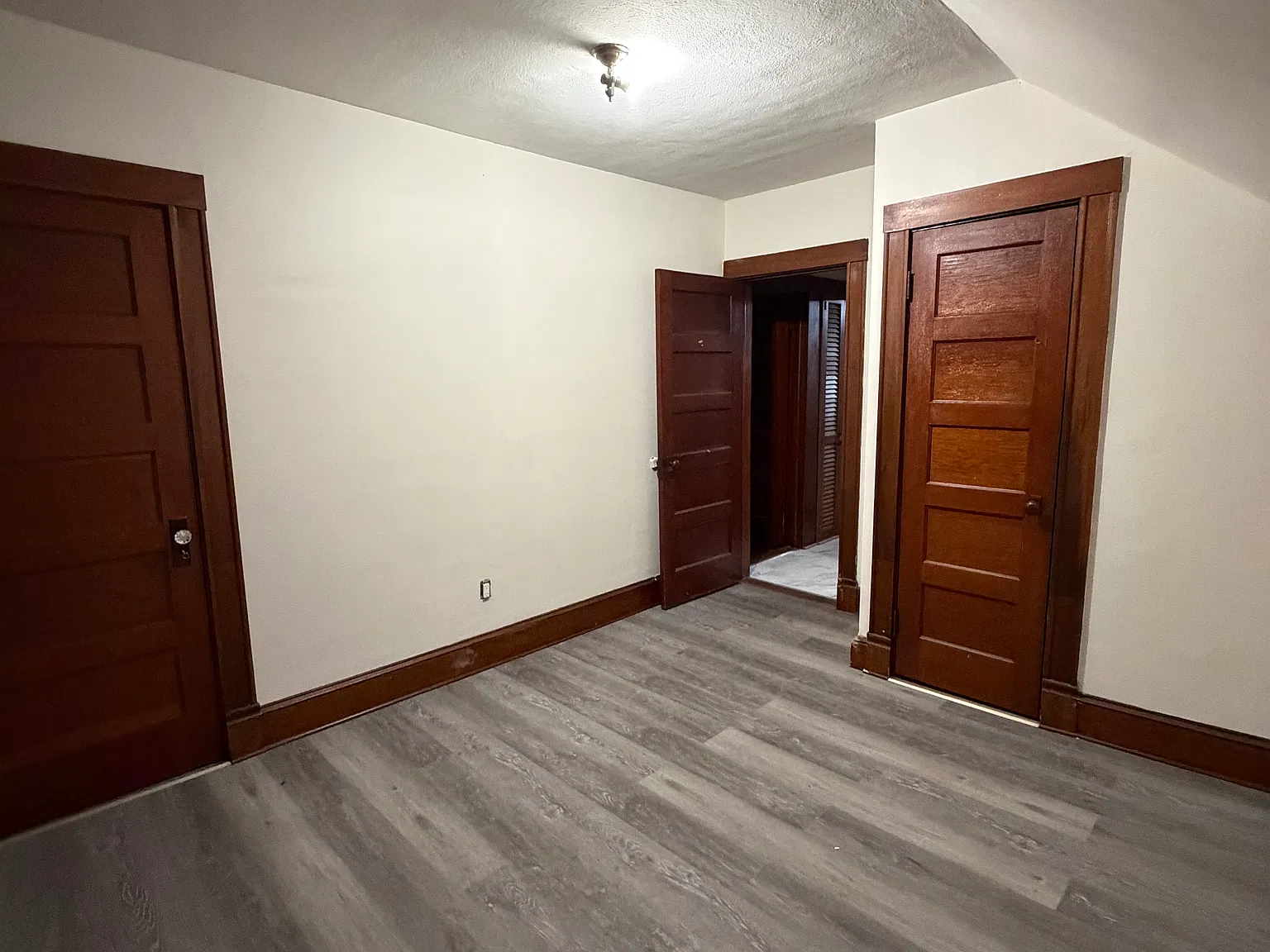 3 bed, 1150 sqft, $2,300 — Photo 3