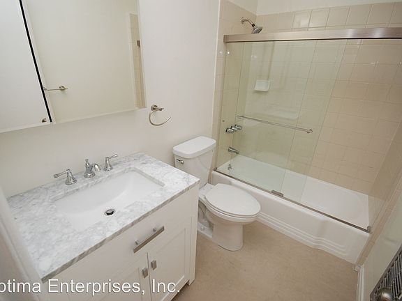 5th image of 915 N Ogden Dr APT 01