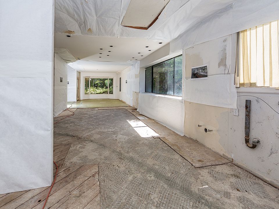 1st image of 604 N Whittier Dr