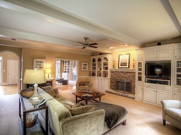 3rd image of 470 Thornwyck Trl