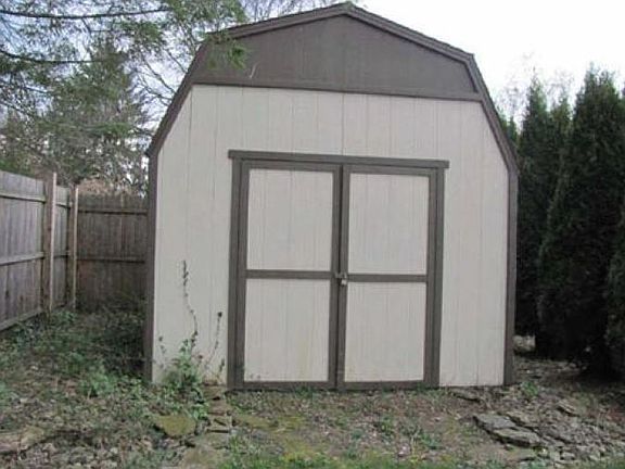 5th image of 111 Rainbow Dr