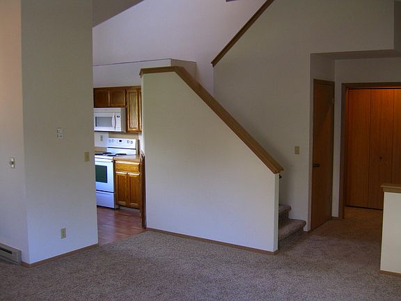 2nd image of 5521 S Crestline St