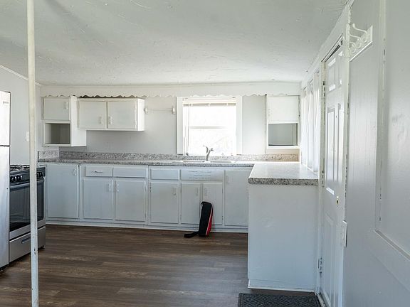 Large and bright kitchen