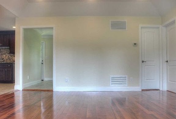 4th image of 321 Essex St