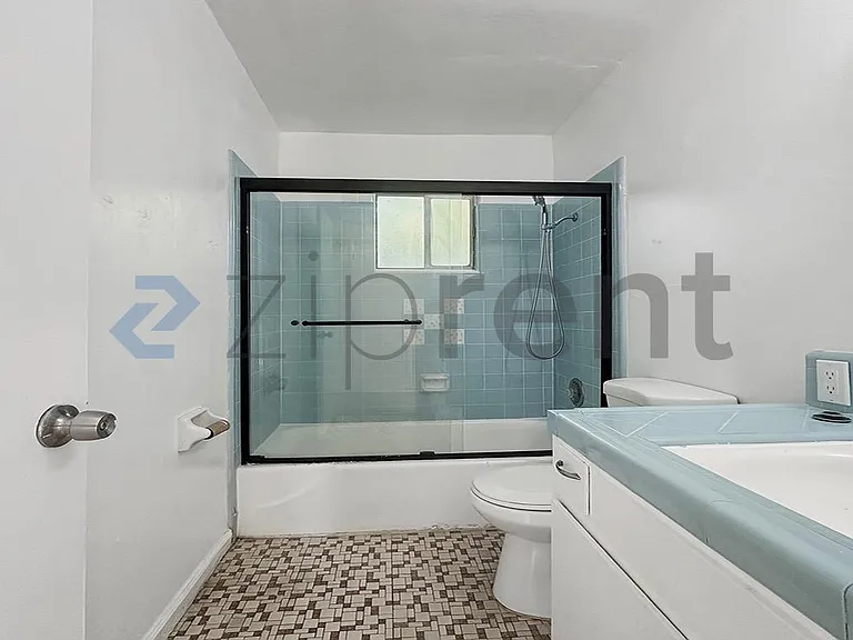132 W 18th St #2 — Photo 15