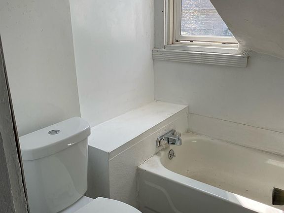 4th image of 5035 Walsh Ave