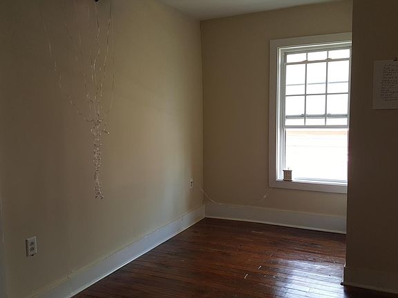 4th image of 610 E Park Avenue Ln