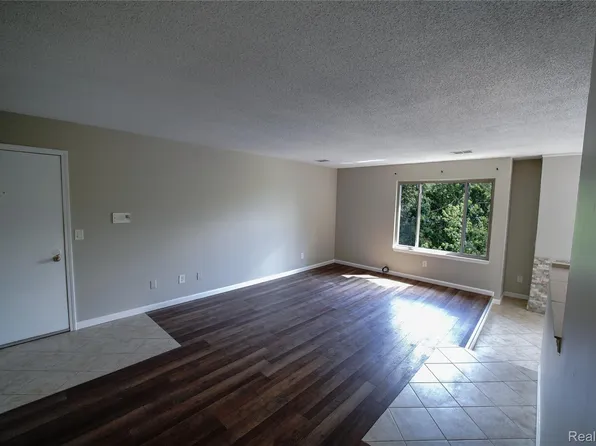8365 Pontiac Lake Rd APT 12, White Lake, MI 48386