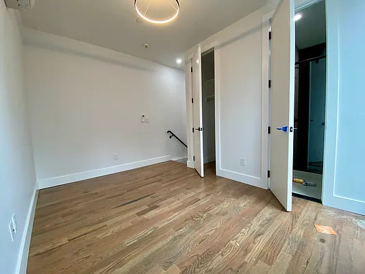Rented by Safdie Realty Group | media 6