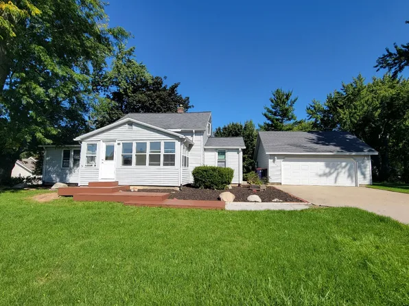 1333 E 8th St, Holland, MI 49423