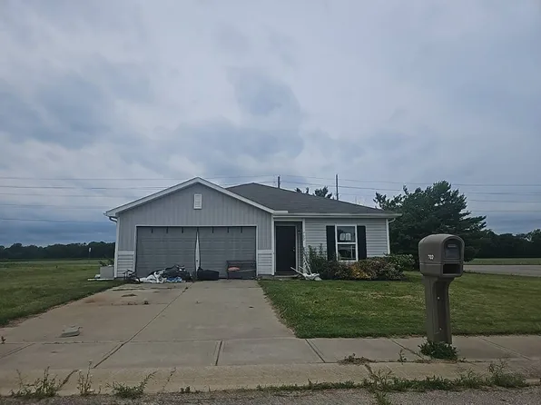 702 Cherry Hill Dr, Centerville, IN 47330